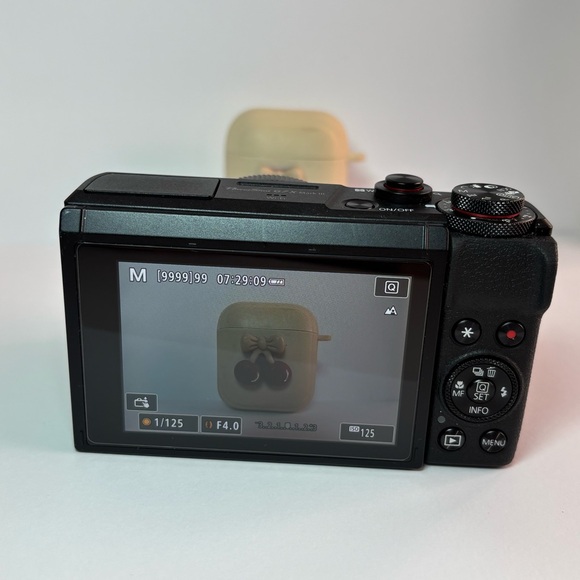 Canon G7 X Mark III Black Digital Camera - Picture 6 of 7